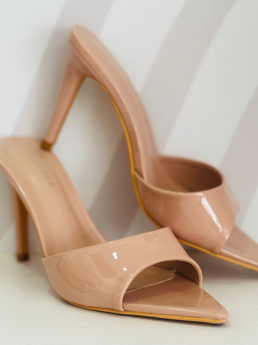 CLASSIC NUDE HEELS