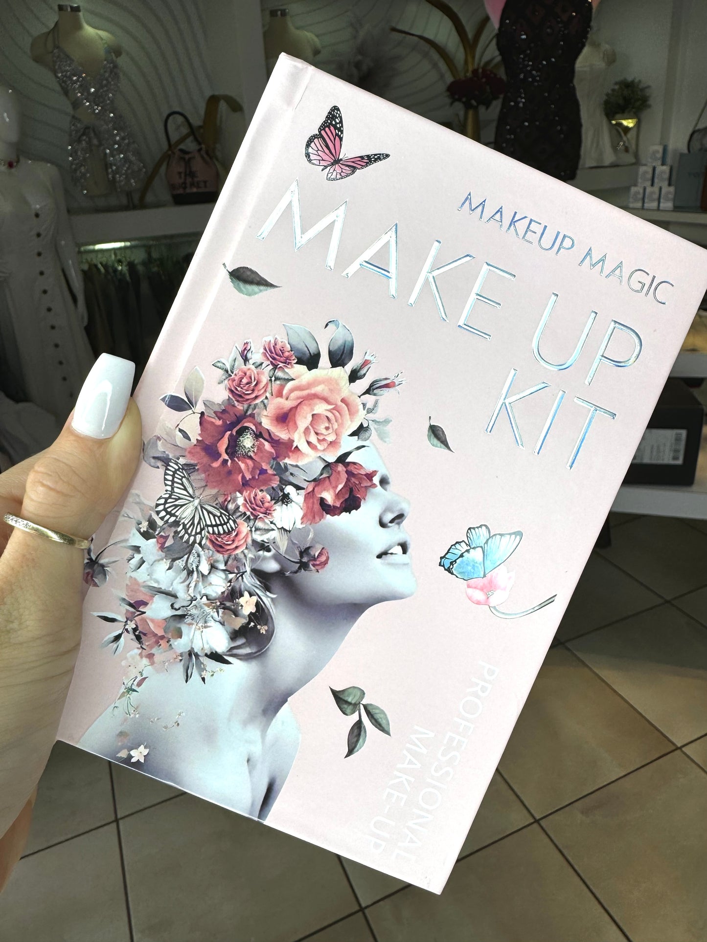 MAGIC MAKEUP KIT